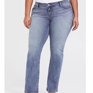 TORRID RELAXED BOOT JEAN VINTAGE STRETCH LT. WASH